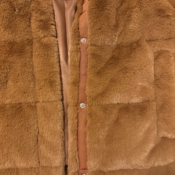 Abercrombie and Fitch Mini Fur Puffer Jacket - Picture 3 of 7